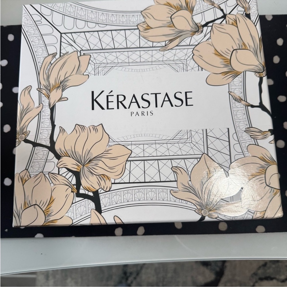 Kerastase Curl Manifesto Hydration Shampoo & Conditioner Set - Picture 6 of 16